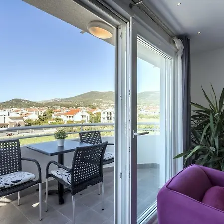 In Kastel Novi With Balcony, Air Conditioning, W-lan, Washing Machine 5105-1 Kastela