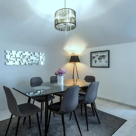 In Kastel Novi With Balcony, Air Conditioning, W-lan, Washing Machine 5105-1 Apartment Kastela