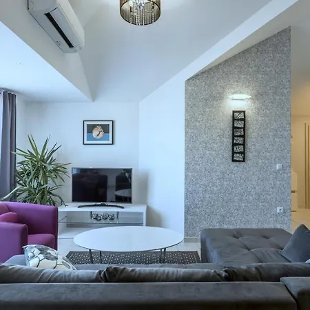 In Kastel Novi With Balcony, Air Conditioning, W-lan, Washing Machine 5105-1 Apartment *