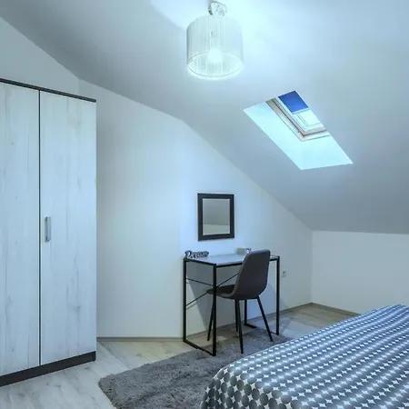 In Kastel Novi With Balcony, Air Conditioning, W-lan, Washing Machine 5105-1 Apartment Kastela