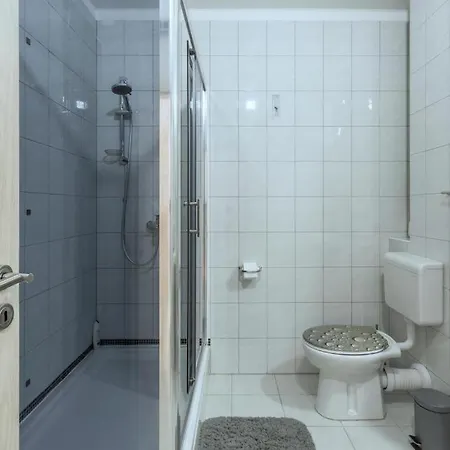 In Kastel Novi With Balcony, Air Conditioning, W-lan, Washing Machine 5105-1 Apartment