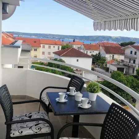 In Kastel Novi With Balcony, Air Conditioning, W-lan, Washing Machine 5105-1 Apartment