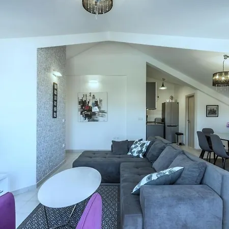 In Kastel Novi With Balcony, Air Conditioning, W-lan, Washing Machine 5105-1 Kaštela