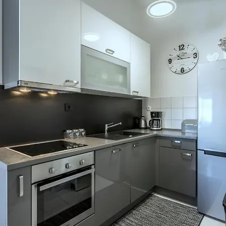 In Kastel Novi With Balcony, Air Conditioning, W-lan, Washing Machine 5105-1 Apartamento